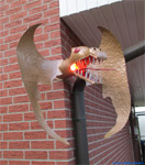 Outdoor dragon lamp varnishes with the HAMMERITE forge scale special effect coating, for a house wall.