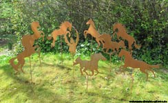 Garden stakes metal-sheet rusty horses.