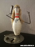 Recycling Kunst, Bowling Pins Figur Hippie.