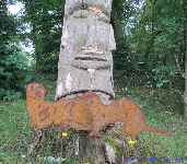 Gartenstecker Stahlblech Wassertiere Fischotter mit Moai Skulptur.