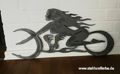 Metallwandbild Flammen Bikerin.