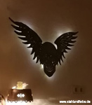 Led Wandbild Totenschädel Emblem Metall, hinterleuchtet.