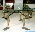 Möbeldesign: Yin-Yang Stahltisch.